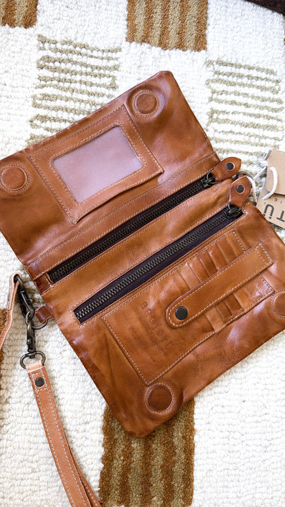 BedStu Cadence Crossbody, Tan Rustic