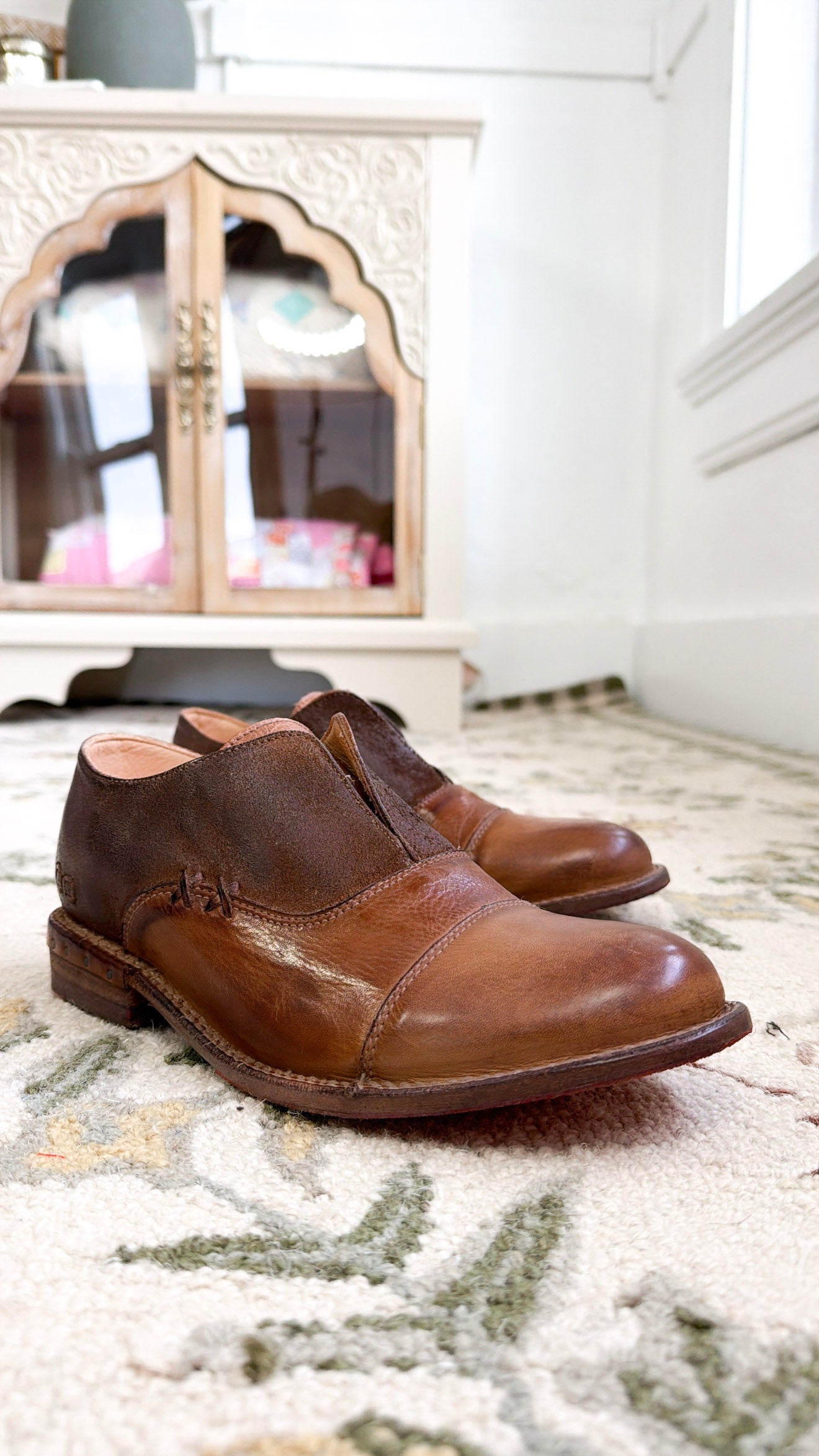 BedStu Rose, Tan Rustic Mason