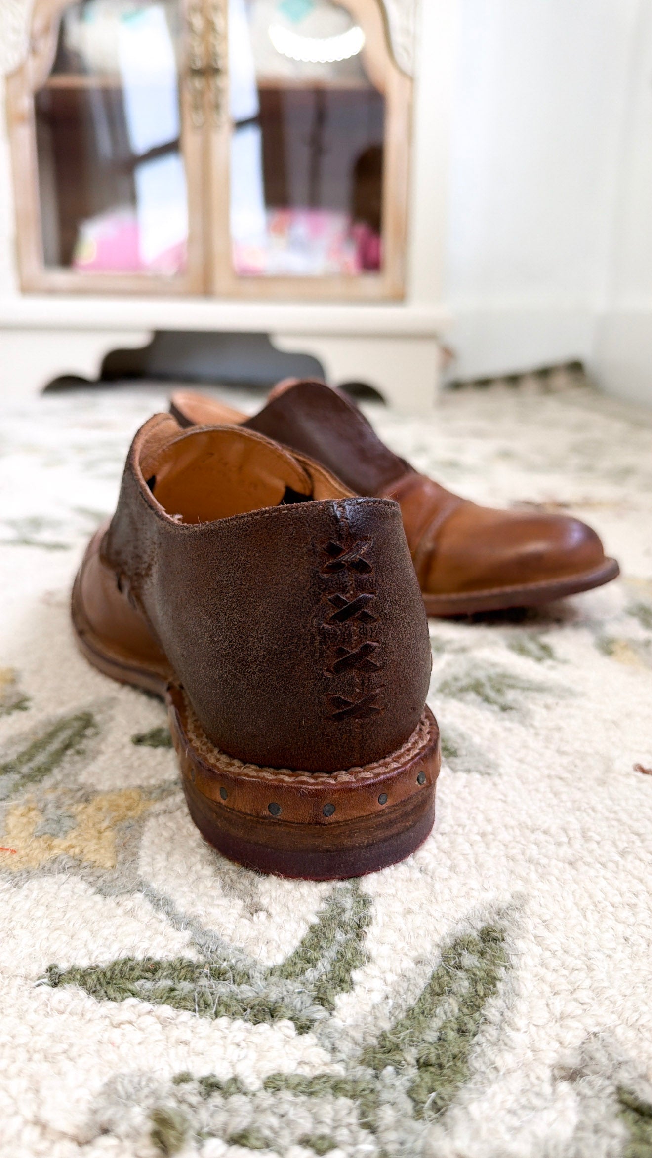 BedStu Rose, Tan Rustic Mason