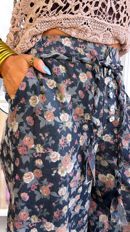 Muted Notes Floral Pants, Black Floral