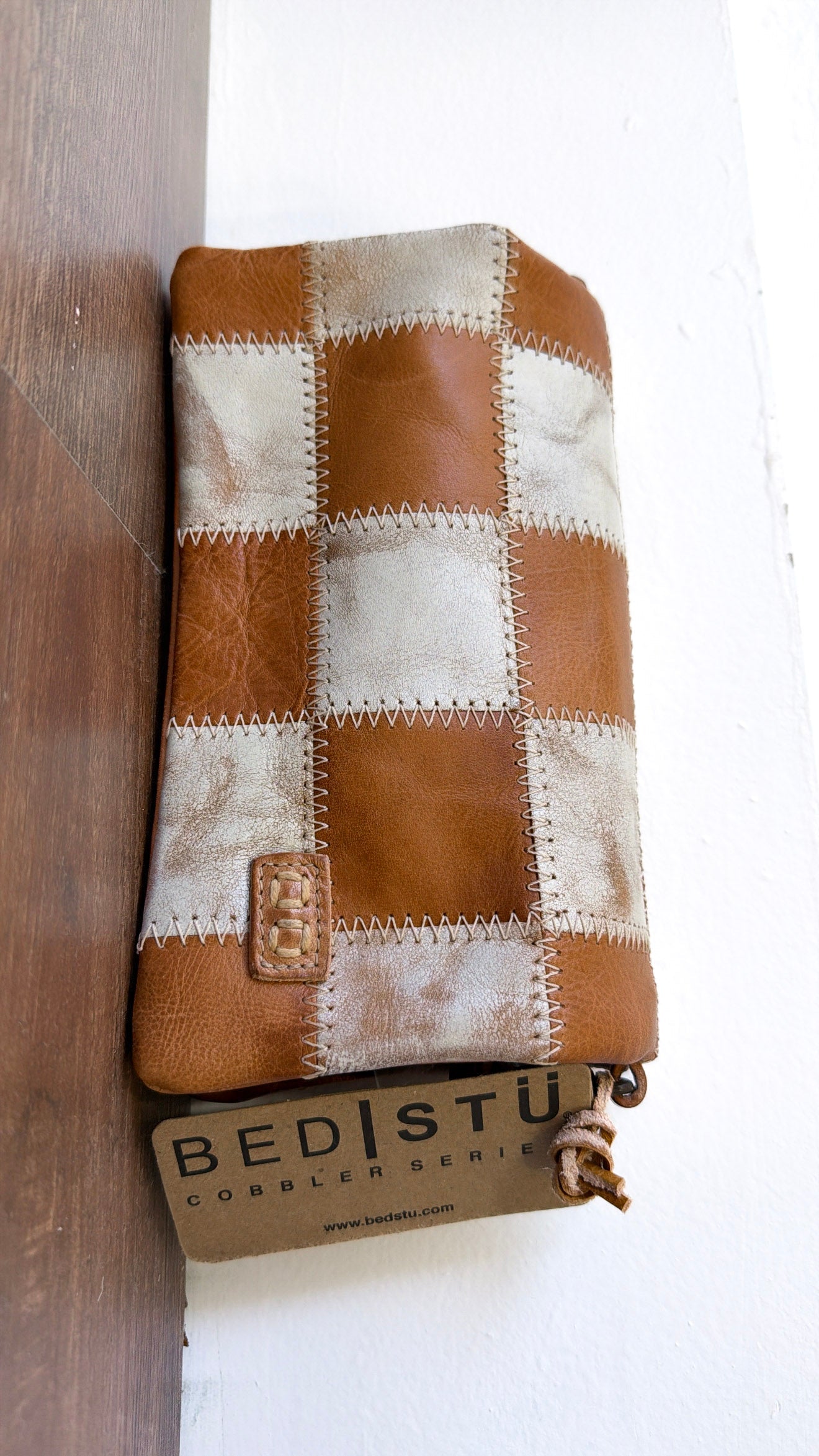 Bedstu Cadence PW, Tan Rustic Nectar Lux