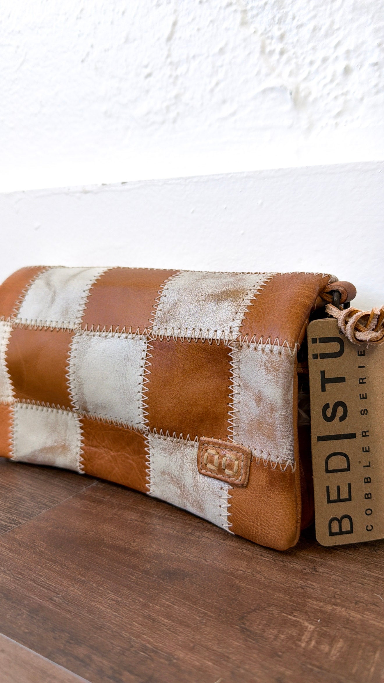 Bedstu Cadence PW, Tan Rustic Nectar Lux