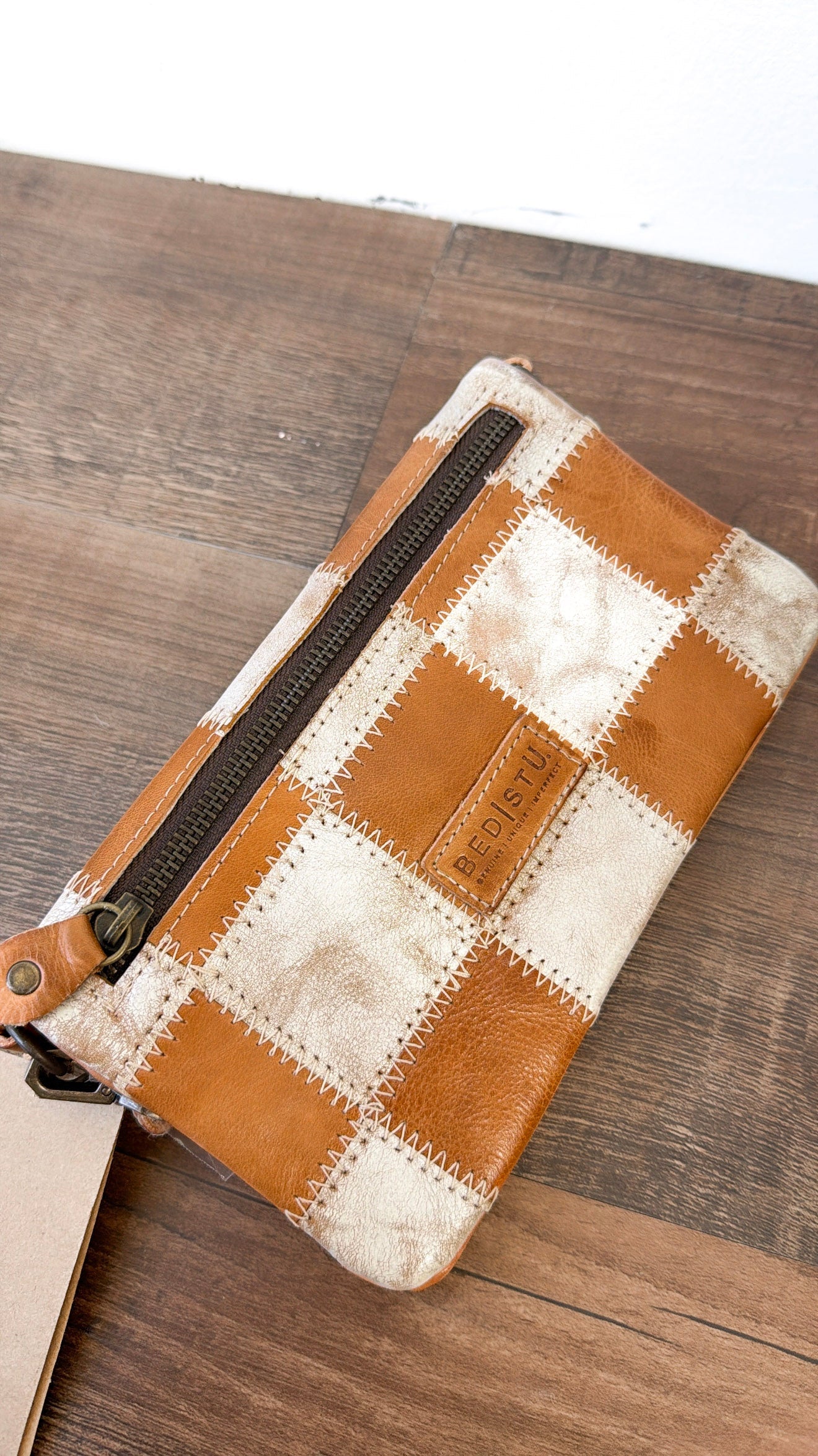 Bedstu Cadence PW, Tan Rustic Nectar Lux
