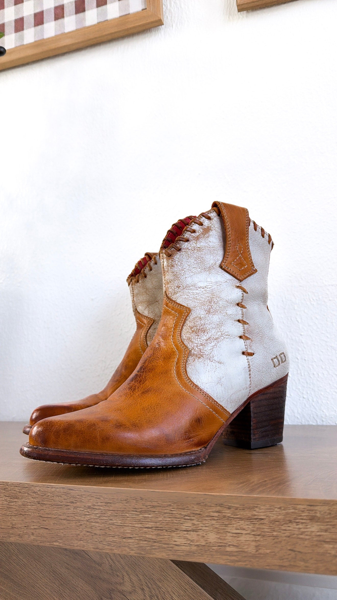 Bedstu Baila ll, Tan Rustic Nectar Lux