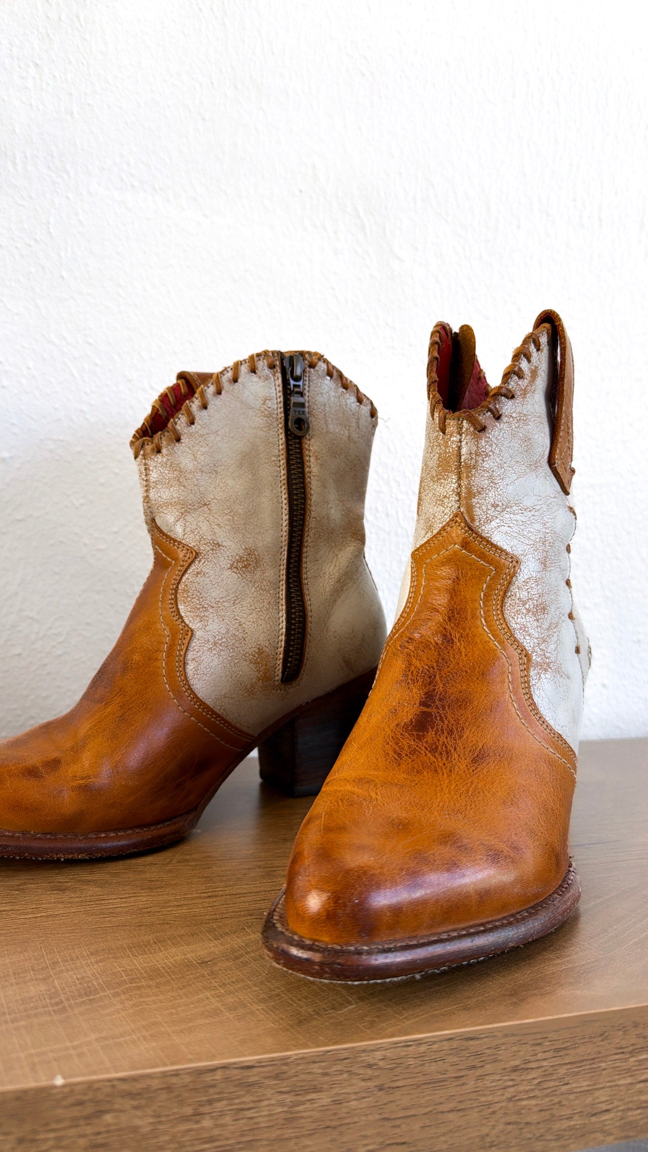 Bedstu Baila ll, Tan Rustic Nectar Lux