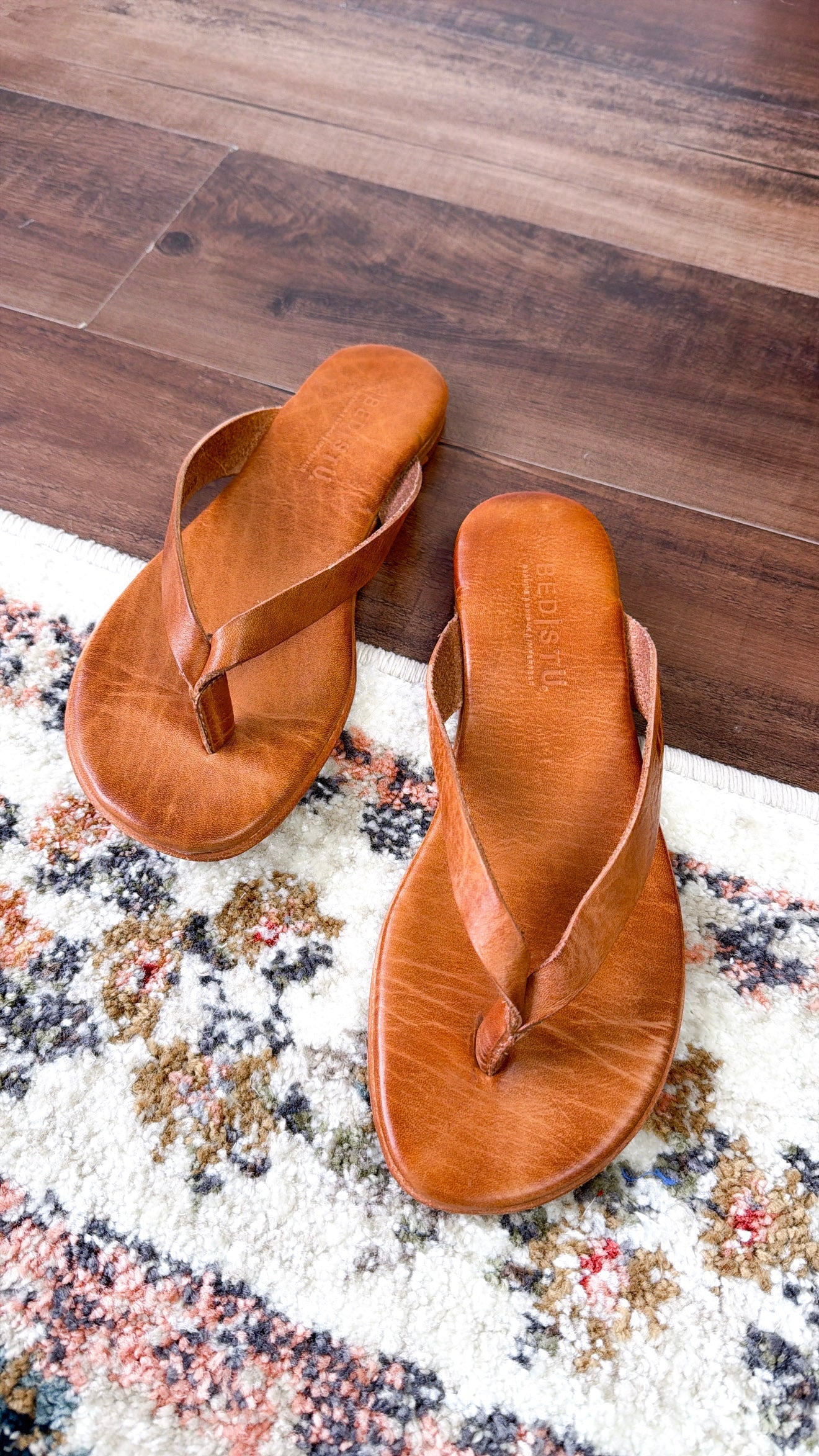 Bedstu Calma,Tan Rustic