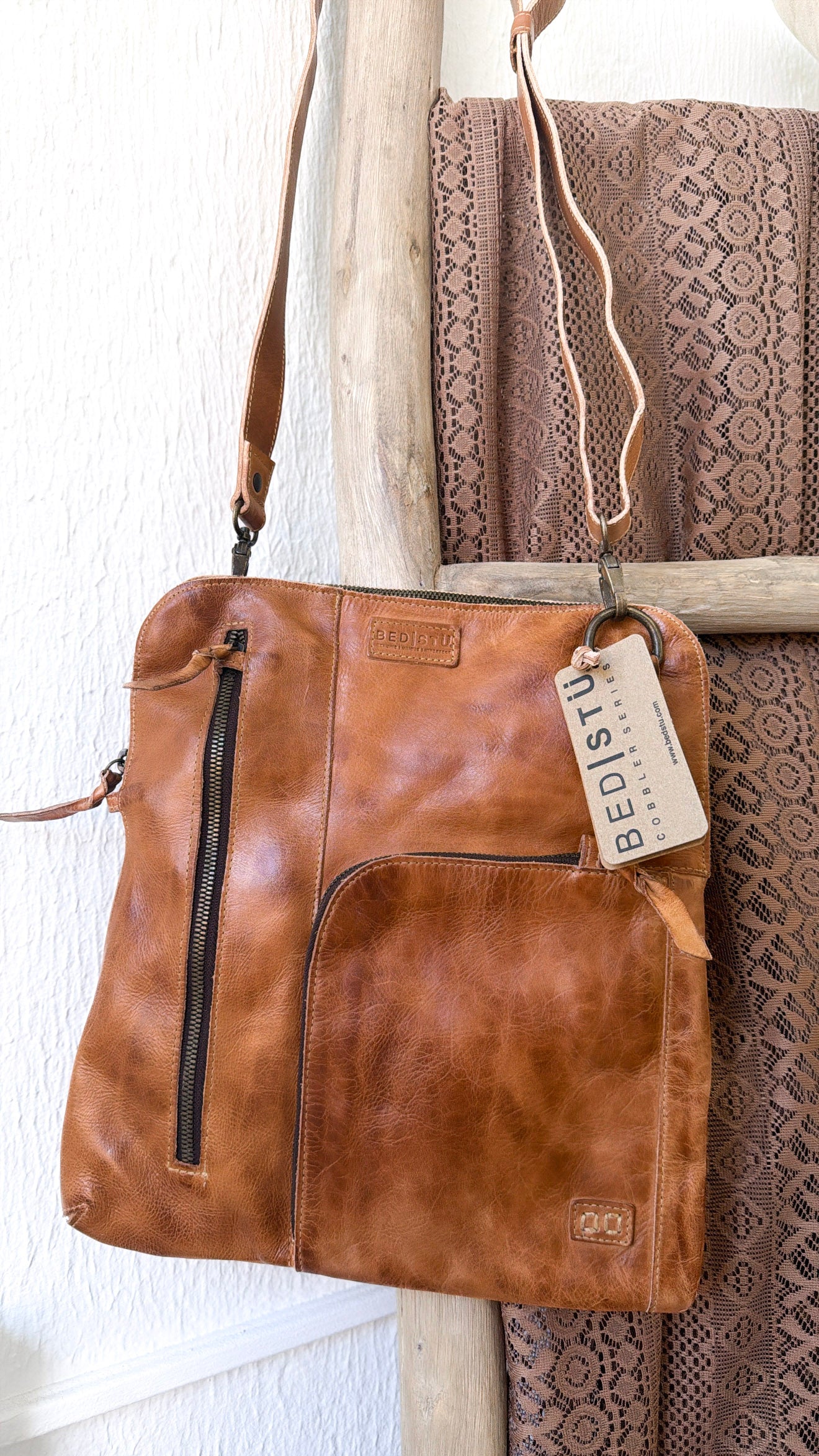 Bedstu Aiken, Tan Rustic