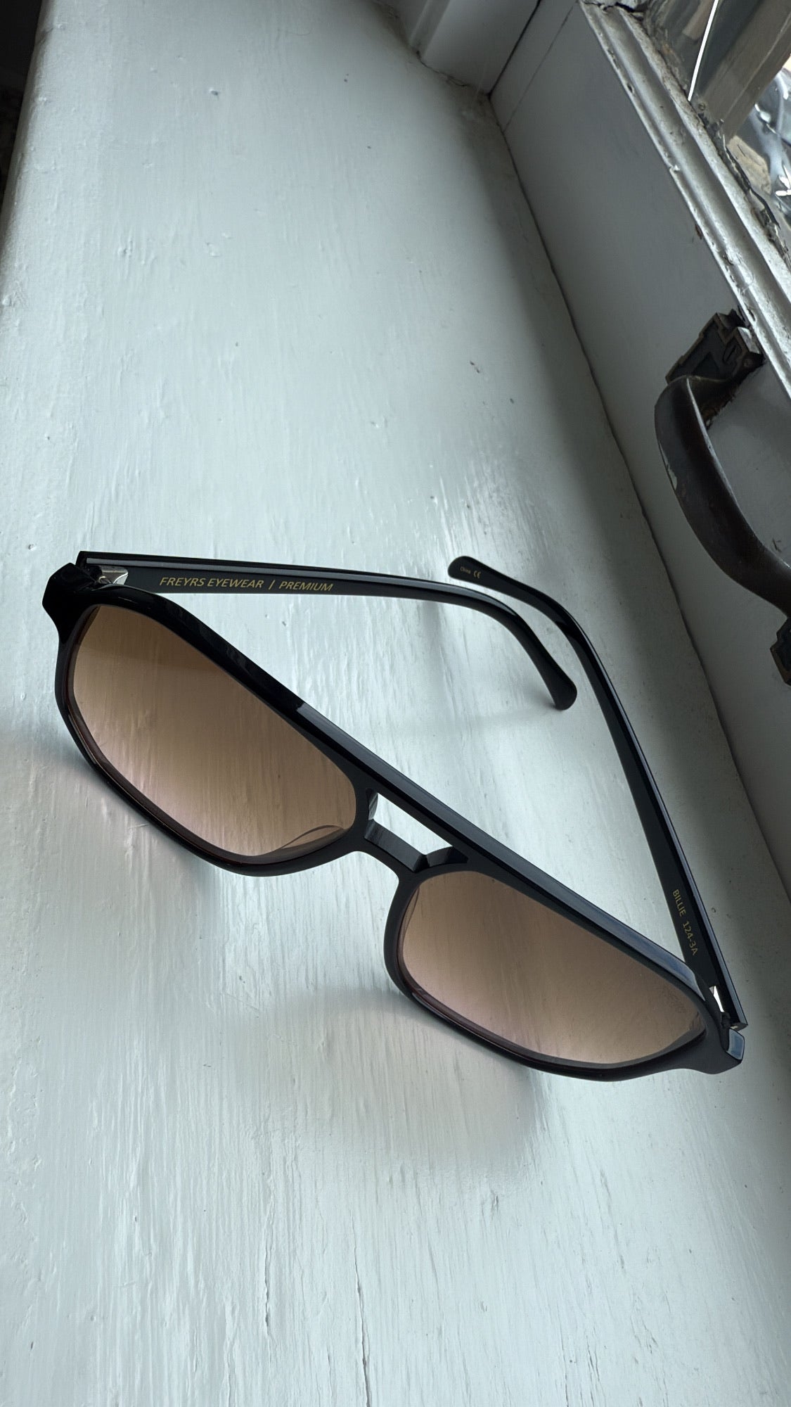 FREYRS Billie Sunglasses WHS - Black/ Brown