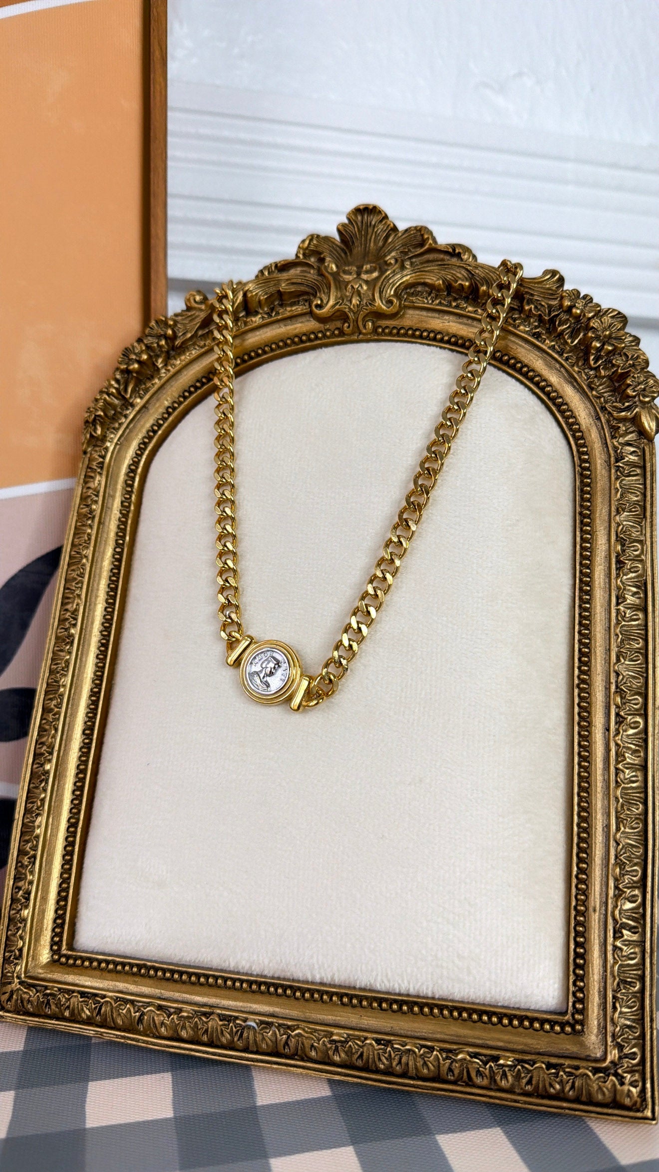 Bella Necklace