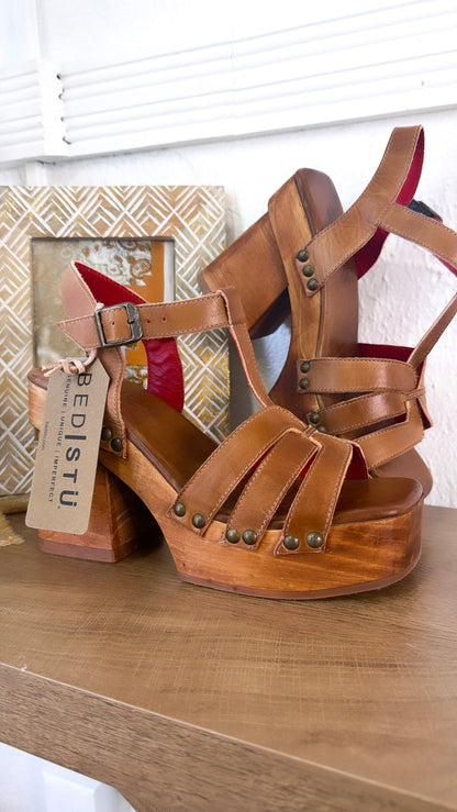Bedstu Lyxon, Tan Rustic