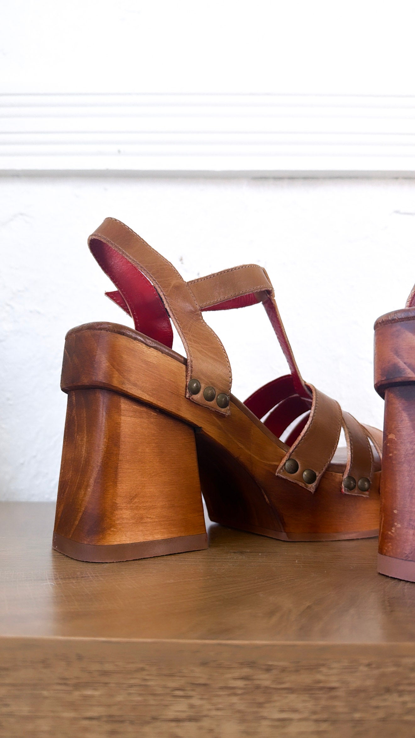 Bedstu Lyxon, Tan Rustic