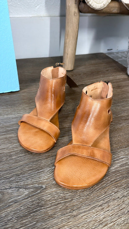 Bedstu Soto, Tan Rustic