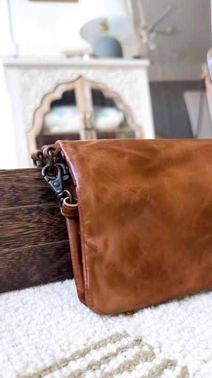 BedStu Cadence Crossbody, Tan Rustic