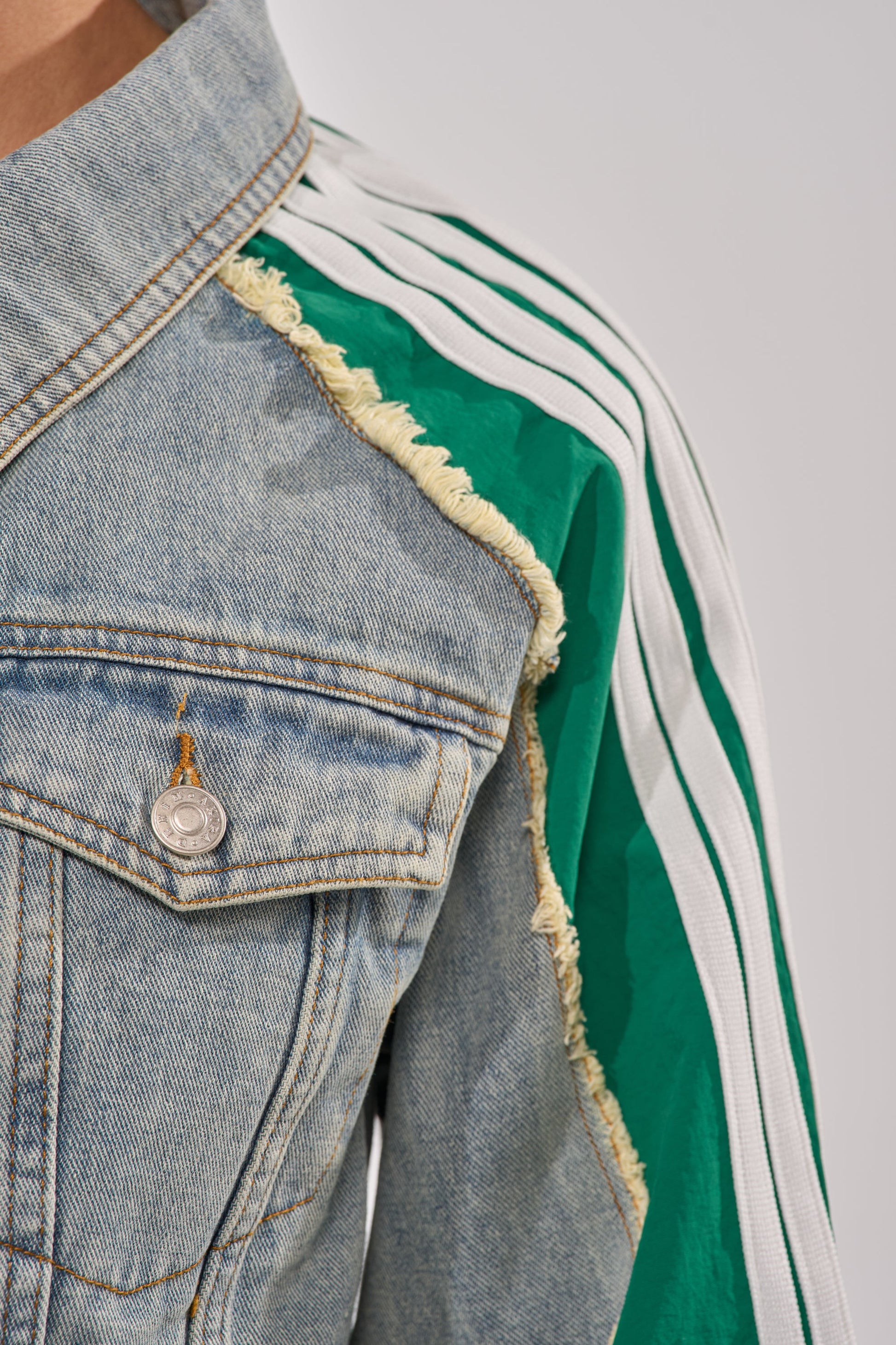 ALL AROUND THE WORLD DENIM JACKET