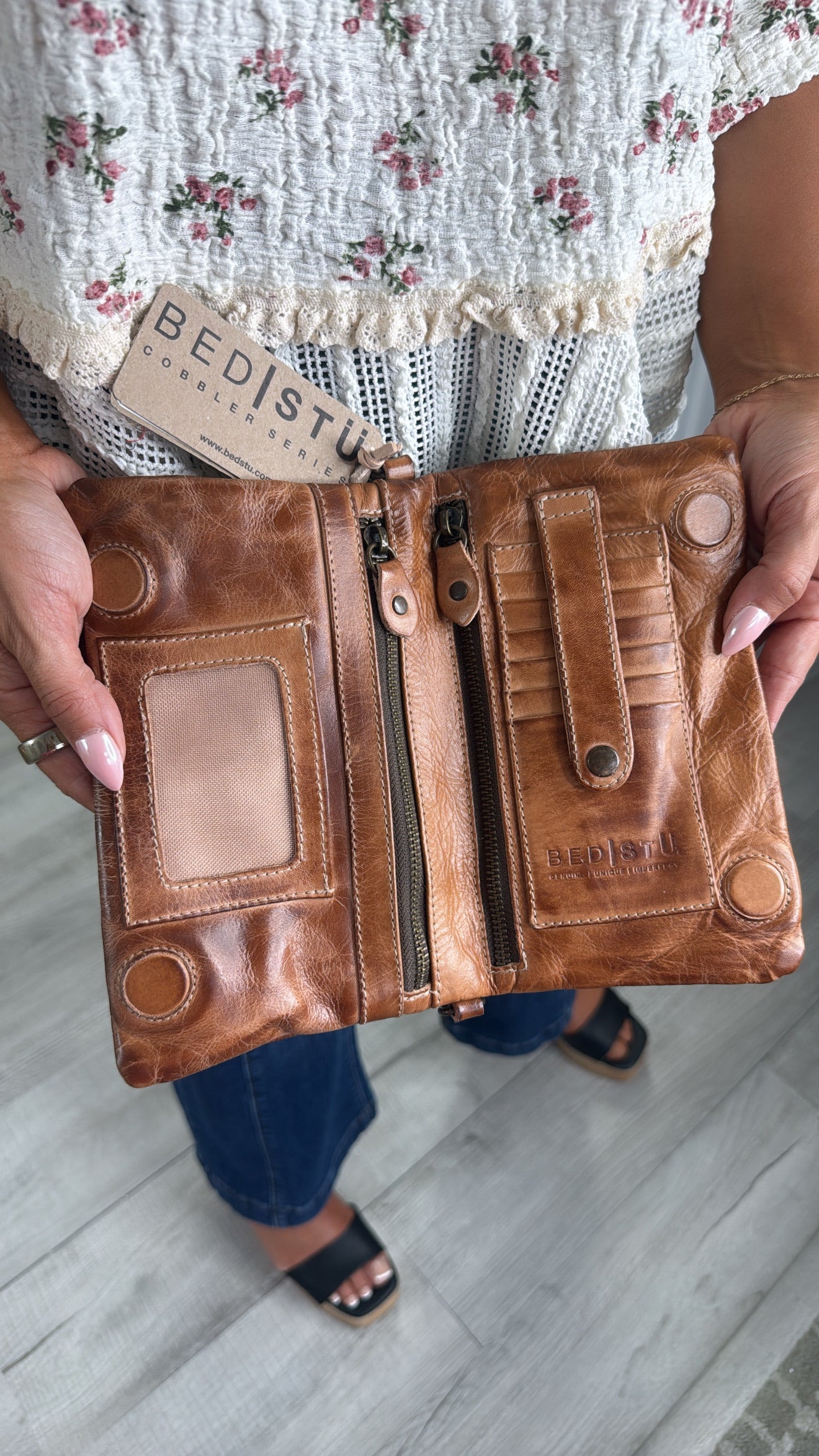 BedStu Cadence Crossbody, Tan Rustic