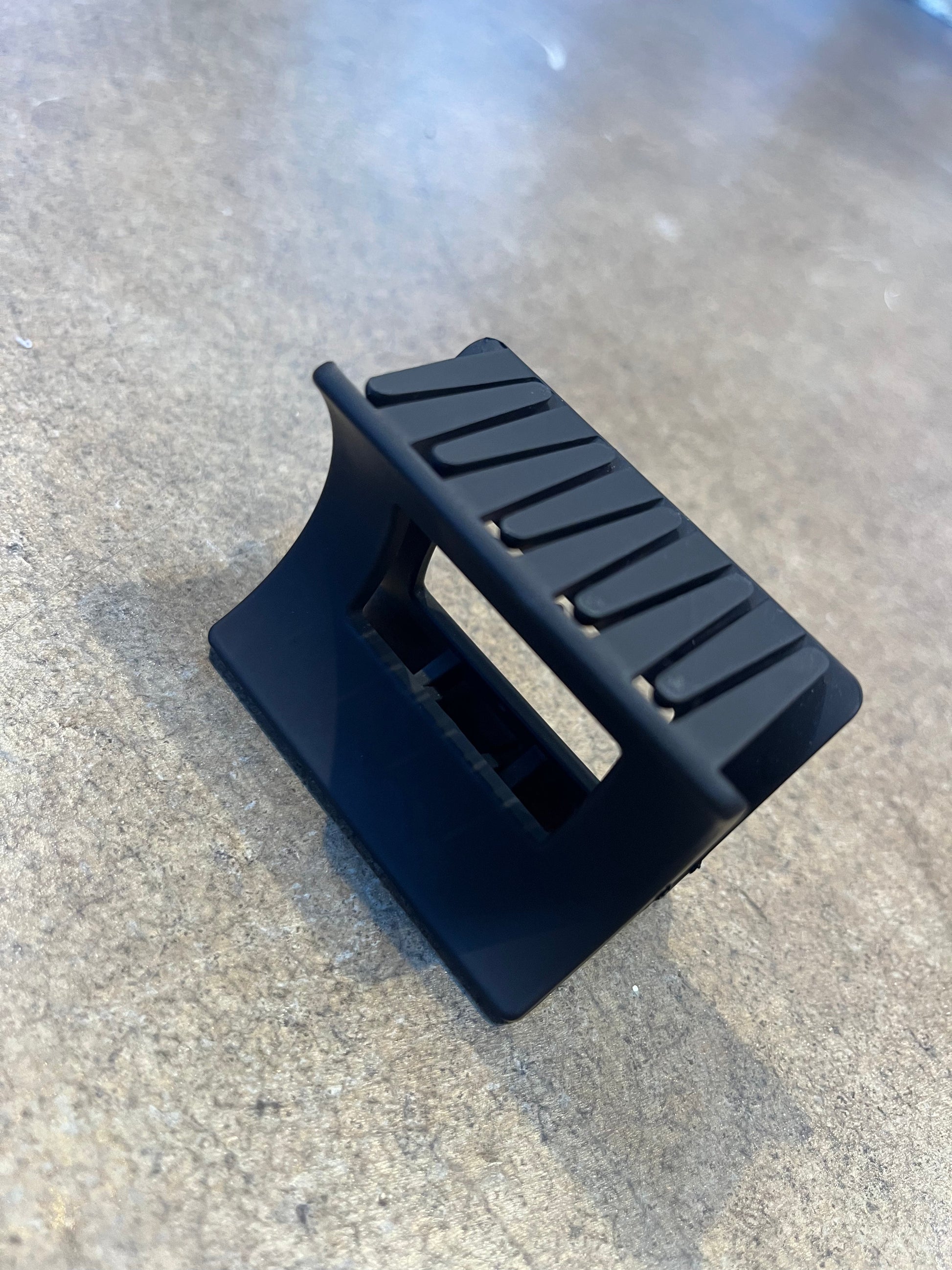 Med. Matte Black Clip