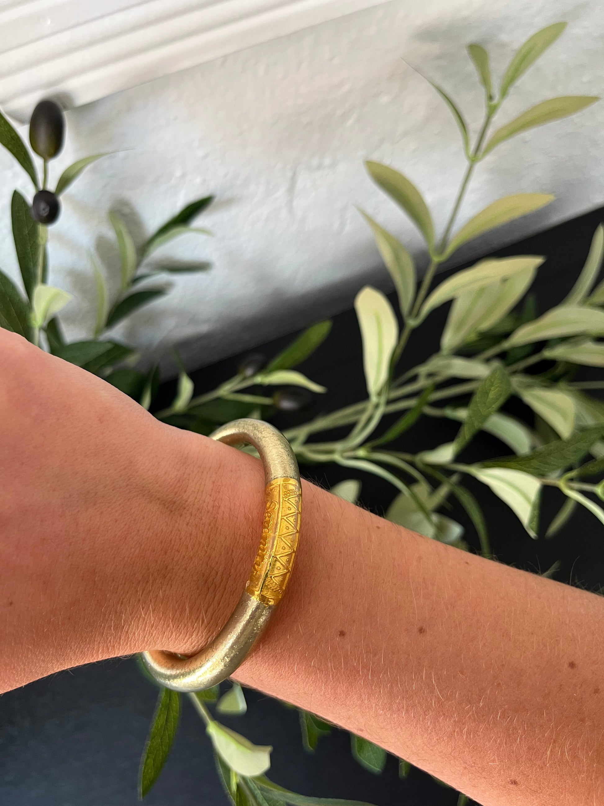 BuDhaGirl: Etoile Tzubbie All Weather Bangle-(awb)- Serenity Prayer