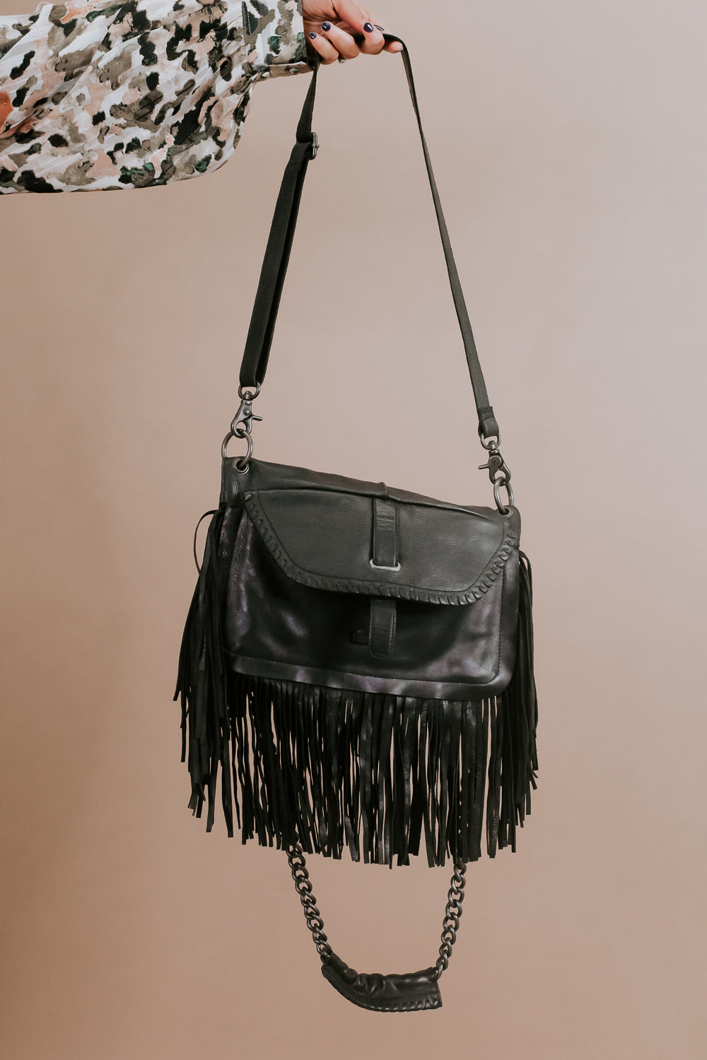 Lia Saddlebag W/ Chain, Black
