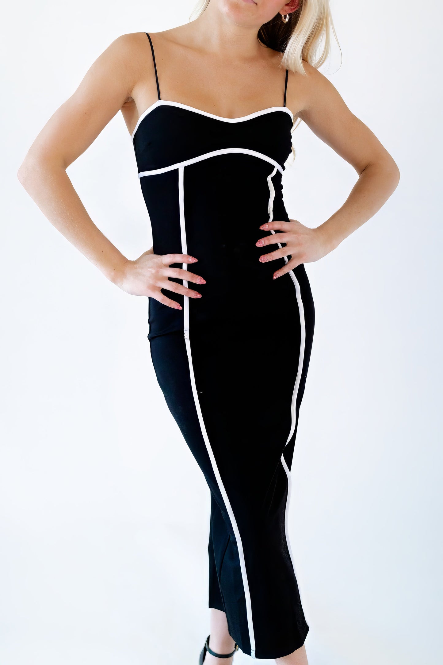 Faye Piped Maxi Dress・Black