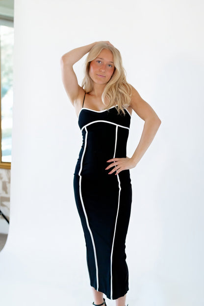 Faye Piped Maxi Dress・Black
