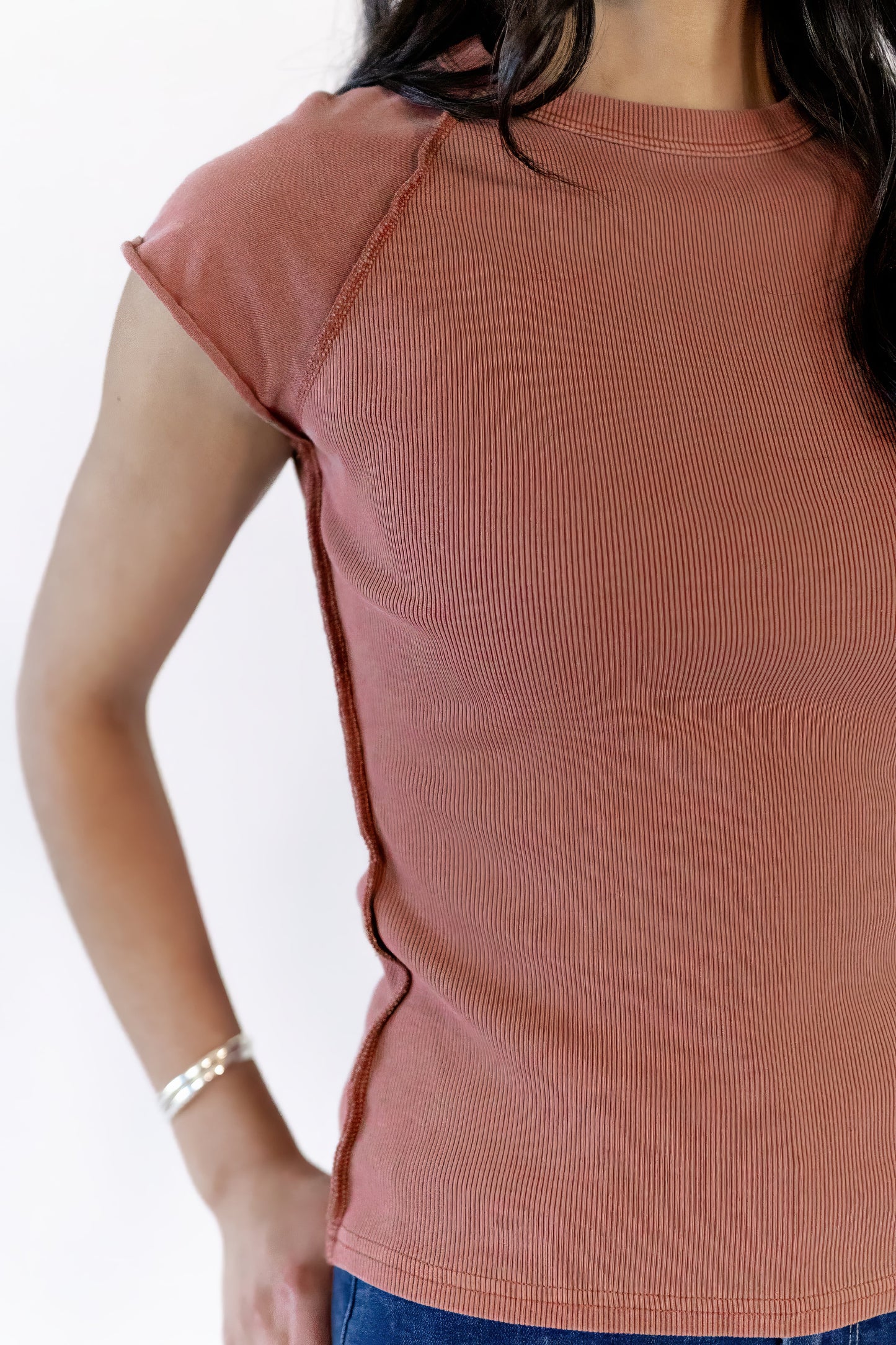Ava Ribbed Exposed Seam Tee · Terracotta