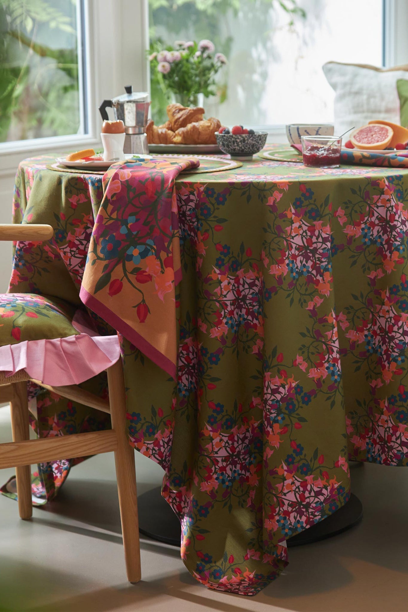 Blumen Green Tablecloth